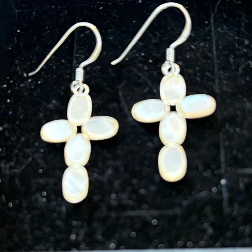 Elegant 925 Sterling Silver Mother Pearl Cross Earrings - Picture 3 of 7